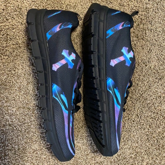 Shoes - Picture 2 of 4